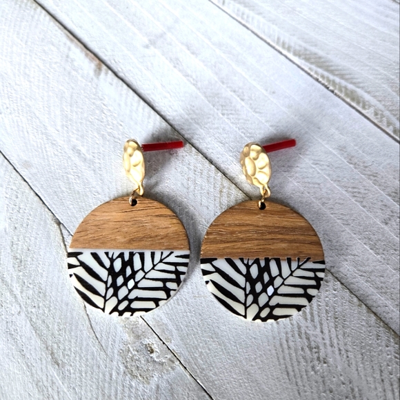 Wooden Resin Earrings - Picture 2 of 5
